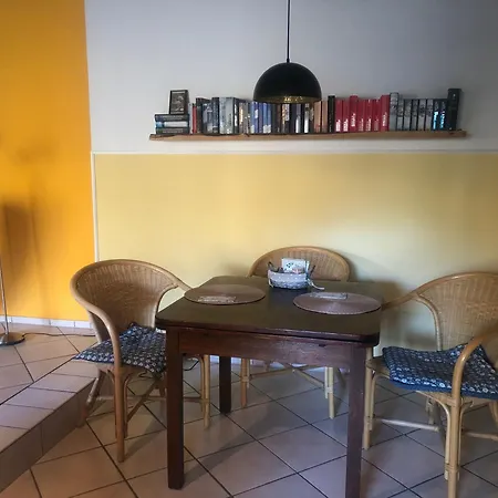 Apartment Buechertraeume